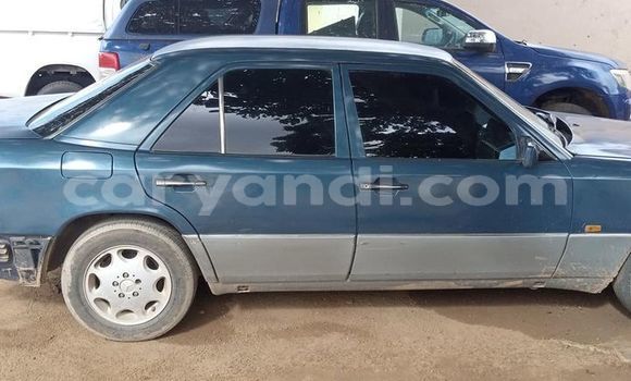 Buy Used Mercedes-Benz E-Classe Blue Car in Lusaka in Zambia Buy Used Mercedes-Benz E-Classe Blue Car in Lusaka in Zambia