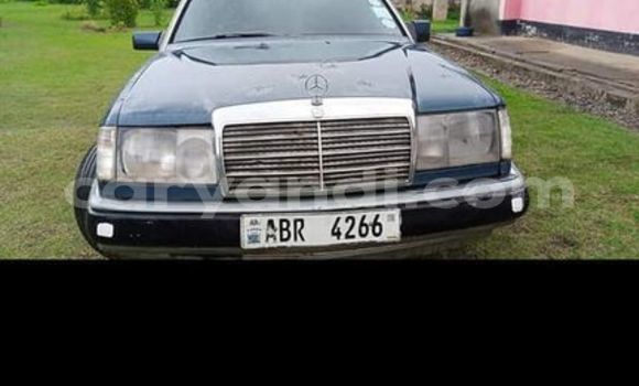 Buy Used Mercedes‒Benz E–Class Blue Car in Lusaka in Zambia