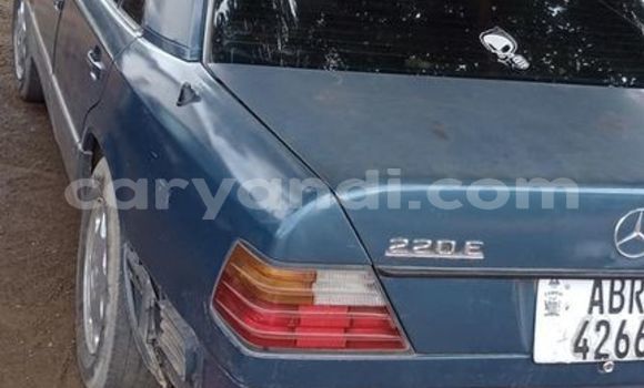 Acheter Occasion Voiture Mercedes‒Benz E–Class Bleu à Lusaka, Zambie Acheter Occasion Voiture Mercedes‒Benz E–Class Bleu à Lusaka, Zambie