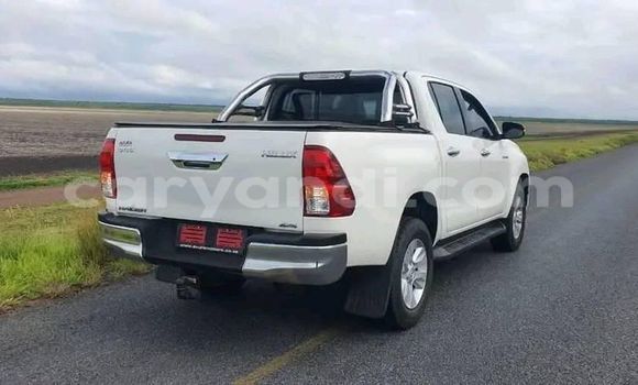 Acheter Occasion Voiture Toyota Hilux Blanc à Lusaka, Zambie Acheter Occasion Voiture Toyota Hilux Blanc à Lusaka, Zambie