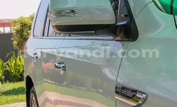 Acheter Occasion Voiture Toyota Land Cruiser Blanc à Lusaka, Zambie Acheter Occasion Voiture Toyota Land Cruiser Blanc à Lusaka, Zambie