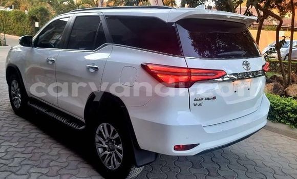 Acheter Occasion Voiture Toyota Fortuner Blanc à Lusaka, Zambie Acheter Occasion Voiture Toyota Fortuner Blanc à Lusaka, Zambie