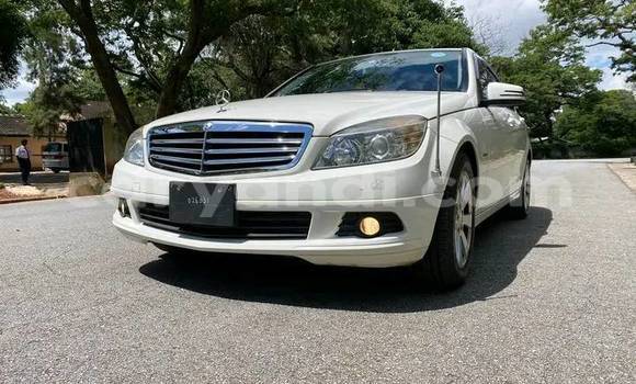 Nunua Ilio tumika Mercedes‒Benz C–Class Nyeupe Gari ndani ya Lusaka nchini Zambia Nunua Ilio tumika Mercedes‒Benz C–Class Nyeupe Gari ndani ya Lusaka nchini Zambia