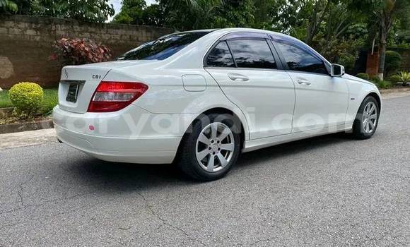 Nunua Ilio tumika Mercedes‒Benz C–Class Nyeupe Gari ndani ya Lusaka nchini Zambia Nunua Ilio tumika Mercedes‒Benz C–Class Nyeupe Gari ndani ya Lusaka nchini Zambia