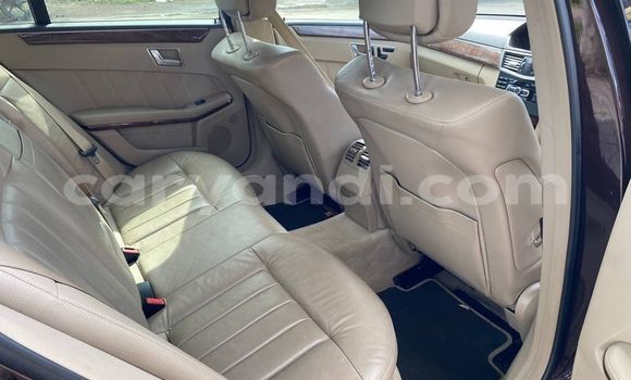 Nunua Ilio tumika Mercedes‒Benz E–Class Brown Gari ndani ya Lusaka nchini Zambia Nunua Ilio tumika Mercedes‒Benz E–Class Brown Gari ndani ya Lusaka nchini Zambia