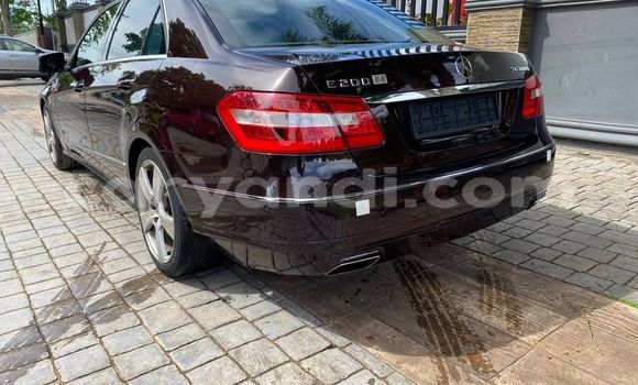Nunua Ilio tumika Mercedes‒Benz E–Class Brown Gari ndani ya Lusaka nchini Zambia Nunua Ilio tumika Mercedes‒Benz E–Class Brown Gari ndani ya Lusaka nchini Zambia