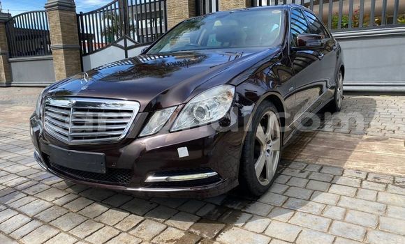 Nunua Ilio tumika Mercedes‒Benz E–Class Brown Gari ndani ya Lusaka nchini Zambia Nunua Ilio tumika Mercedes‒Benz E–Class Brown Gari ndani ya Lusaka nchini Zambia