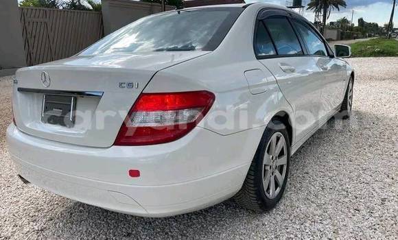 Nunua Ilio tumika Mercedes‒Benz C–Class Nyeupe Gari ndani ya Lusaka nchini Zambia Nunua Ilio tumika Mercedes‒Benz C–Class Nyeupe Gari ndani ya Lusaka nchini Zambia