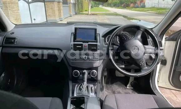 Nunua Ilio tumika Mercedes‒Benz C–Class Nyeupe Gari ndani ya Lusaka nchini Zambia Nunua Ilio tumika Mercedes‒Benz C–Class Nyeupe Gari ndani ya Lusaka nchini Zambia