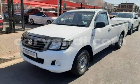 Acheter Occasion Voiture Toyota Hilux Blanc à Lusaka, Zambie Acheter Occasion Voiture Toyota Hilux Blanc à Lusaka, Zambie