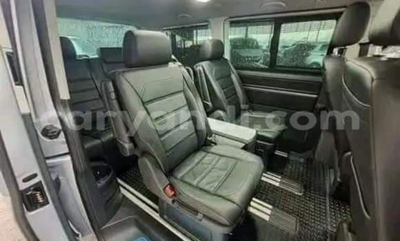 Acheter Occasion Voiture Volkswagen Caravelle Gris à Lusaka, Zambie Acheter Occasion Voiture Volkswagen Caravelle Gris à Lusaka, Zambie