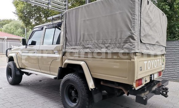 Nunua Ilio tumika Toyota Land Cruiser Beige Gari ndani ya Lusaka nchini Zambia Nunua Ilio tumika Toyota Land Cruiser Beige Gari ndani ya Lusaka nchini Zambia