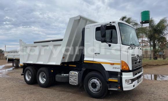 Acheter Occasion Utilitaire Hino 300 Series Blanc à Lusaka, Zambie Acheter Occasion Utilitaire Hino 300 Series Blanc à Lusaka, Zambie
