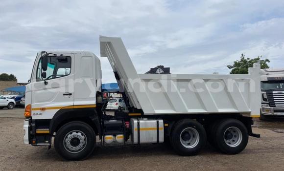 Acheter Occasion Utilitaire Hino 300 Series Blanc à Lusaka, Zambie Acheter Occasion Utilitaire Hino 300 Series Blanc à Lusaka, Zambie