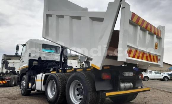 Acheter Occasion Utilitaire Hino 300 Series Blanc à Lusaka, Zambie Acheter Occasion Utilitaire Hino 300 Series Blanc à Lusaka, Zambie