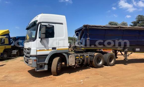 Acheter Occasion Utilitaire Mercedes–Benz 2644 Blanc à Livingstone, Zambie Acheter Occasion Utilitaire Mercedes–Benz 2644 Blanc à Livingstone, Zambie