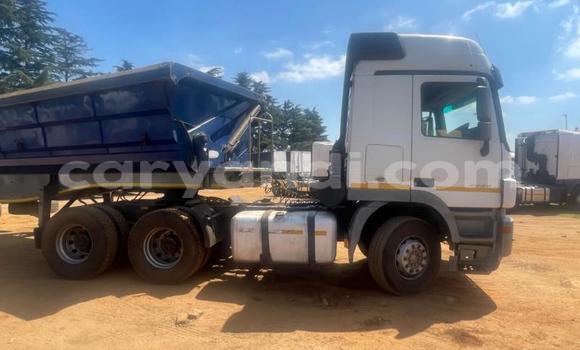 Acheter Occasion Utilitaire Mercedes–Benz 2644 Blanc à Livingstone, Zambie Acheter Occasion Utilitaire Mercedes–Benz 2644 Blanc à Livingstone, Zambie