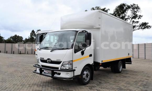 Acheter Occasion Utilitaire Toyota Dyna Blanc à Lusaka, Zambie Acheter Occasion Utilitaire Toyota Dyna Blanc à Lusaka, Zambie