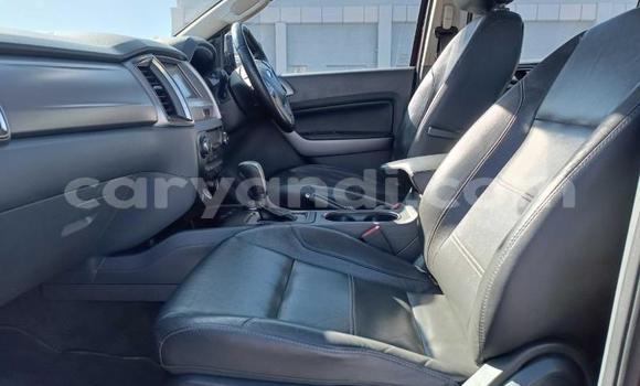 Acheter Occasion Voiture Ford Everest Rouge à Lusaka, Zambie Acheter Occasion Voiture Ford Everest Rouge à Lusaka, Zambie