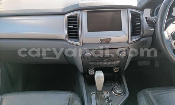 Acheter Occasion Voiture Ford Everest Rouge à Lusaka, Zambie Acheter Occasion Voiture Ford Everest Rouge à Lusaka, Zambie