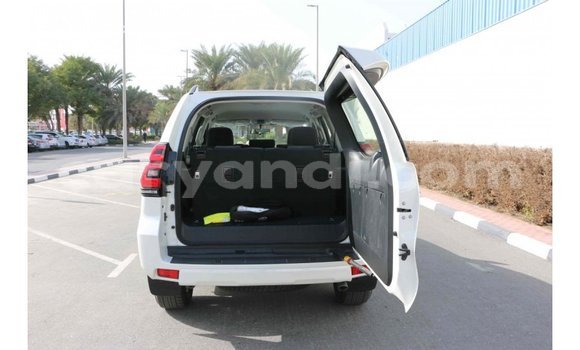 Acheter Import Voiture Toyota Prado Blanc à Import - Dubai, Zambie Acheter Import Voiture Toyota Prado Blanc à Import - Dubai, Zambie