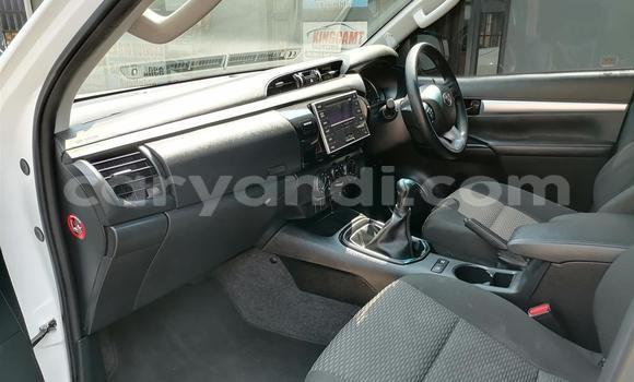 Acheter Occasion Voiture Toyota Hilux Blanc à Lusaka, Zambie Acheter Occasion Voiture Toyota Hilux Blanc à Lusaka, Zambie