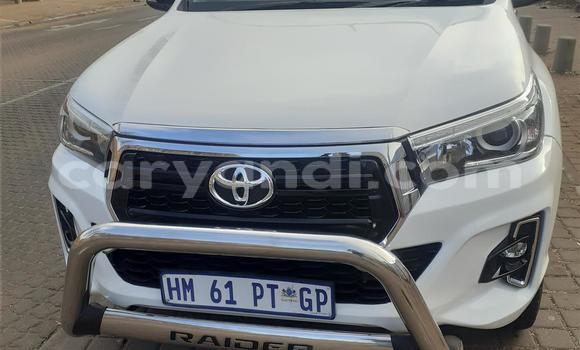 Acheter Occasion Voiture Toyota Hilux Blanc à Lusaka, Zambie Acheter Occasion Voiture Toyota Hilux Blanc à Lusaka, Zambie