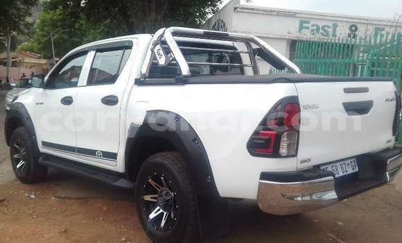 Acheter Occasion Voiture Toyota Hilux Blanc à Lusaka, Zambie