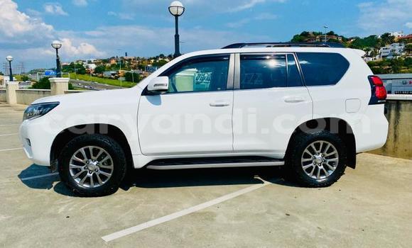 Acheter Occasion Voiture Toyota Hilux Blanc à Lusaka, Zambie Acheter Occasion Voiture Toyota Hilux Blanc à Lusaka, Zambie