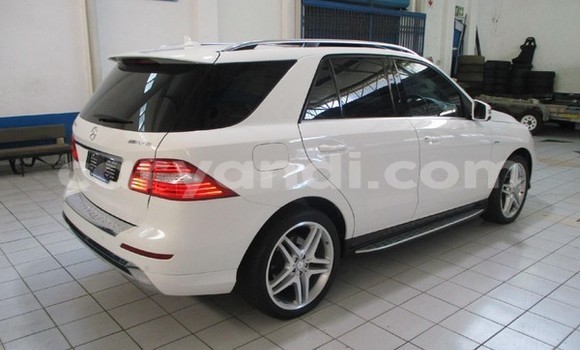 Nunua Ilio tumika Mercedes‒Benz ML–Class Nyeupe Gari ndani ya Lusaka nchini Zambia Nunua Ilio tumika Mercedes‒Benz ML–Class Nyeupe Gari ndani ya Lusaka nchini Zambia