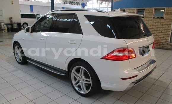 Nunua Ilio tumika Mercedes‒Benz ML–Class Nyeupe Gari ndani ya Lusaka nchini Zambia Nunua Ilio tumika Mercedes‒Benz ML–Class Nyeupe Gari ndani ya Lusaka nchini Zambia