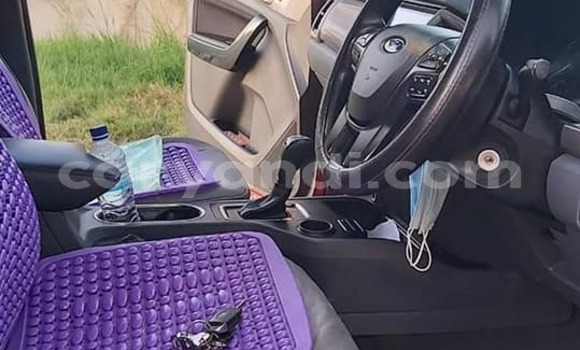 Tenga Tsaru Ford Everest Tsvuku Mota in Lusaka in Zambia Tenga Tsaru Ford Everest Tsvuku Mota in Lusaka in Zambia