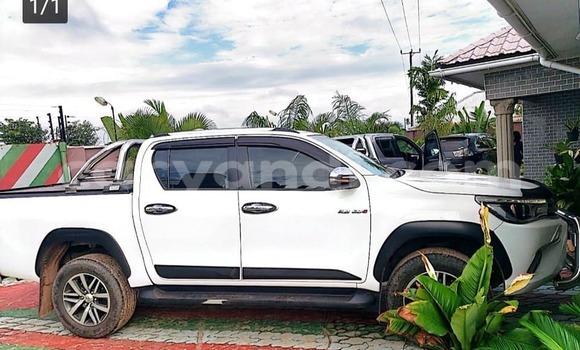 Acheter Occasion Voiture Toyota Hilux Blanc à Lusaka, Zambie