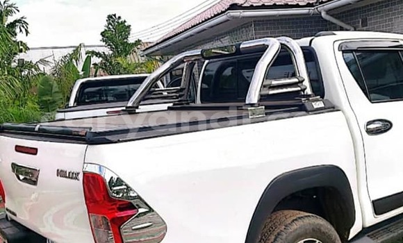 Acheter Occasion Voiture Toyota Hilux Blanc à Lusaka, Zambie Acheter Occasion Voiture Toyota Hilux Blanc à Lusaka, Zambie