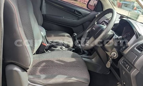 Tenga Tsaru Isuzu D–MAX Sirivha Mota in Lusaka in Zambia Tenga Tsaru Isuzu D–MAX Sirivha Mota in Lusaka in Zambia