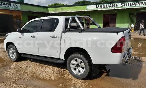 Nunua Ilio tumika Toyota Hilux Nyeupe Gari ndani ya Lusaka nchini Zambia