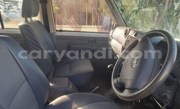 Acheter Occasion Voiture Toyota Land Cruiser Blanc à Lusaka, Zambie Acheter Occasion Voiture Toyota Land Cruiser Blanc à Lusaka, Zambie