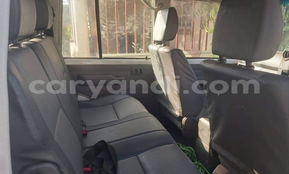 Acheter Occasion Voiture Toyota Land Cruiser Blanc à Lusaka, Zambie Acheter Occasion Voiture Toyota Land Cruiser Blanc à Lusaka, Zambie