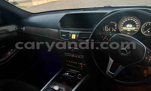 Acheter Occasion Voiture Mercedes-Benz E-Classe Blanc à Lusaka, Zambie Acheter Occasion Voiture Mercedes-Benz E-Classe Blanc à Lusaka, Zambie