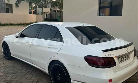 Acheter Occasion Voiture Mercedes-Benz E-Classe Blanc à Lusaka, Zambie Acheter Occasion Voiture Mercedes-Benz E-Classe Blanc à Lusaka, Zambie