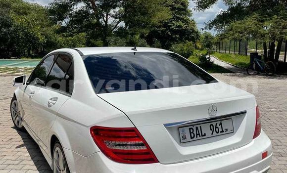 Acheter Occasion Voiture Mercedes-Benz E-Classe Blanc à Lusaka, Zambie Acheter Occasion Voiture Mercedes-Benz E-Classe Blanc à Lusaka, Zambie