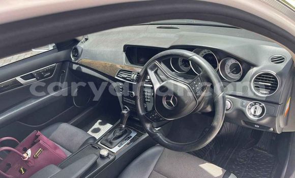 Acheter Occasion Voiture Mercedes-Benz E-Classe Blanc à Lusaka, Zambie Acheter Occasion Voiture Mercedes-Benz E-Classe Blanc à Lusaka, Zambie