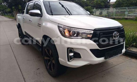 Acheter Occasion Voiture Toyota Hilux Blanc à Lusaka, Zambie