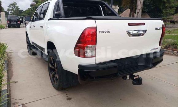 Acheter Occasion Voiture Toyota Hilux Blanc à Lusaka, Zambie Acheter Occasion Voiture Toyota Hilux Blanc à Lusaka, Zambie