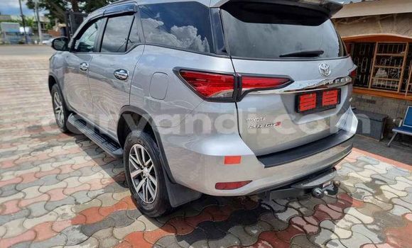 Acheter Occasion Voiture Toyota Fortuner Gris à Lusaka, Zambie Acheter Occasion Voiture Toyota Fortuner Gris à Lusaka, Zambie