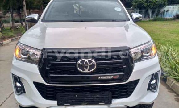 Nunua Ilio tumika Toyota Hilux Nyeupe Gari ndani ya Lusaka nchini Zambia