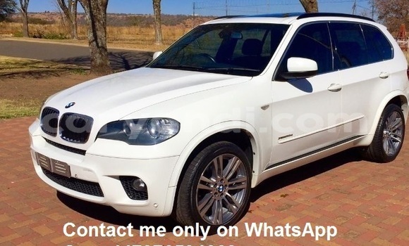 Nunua Ilio tumika BMW X5 Nyeupe Gari ndani ya Lusaka nchini Zambia