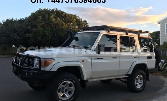 Buy Used Toyota Land Cruiser White Car in Lusaka in Zambia