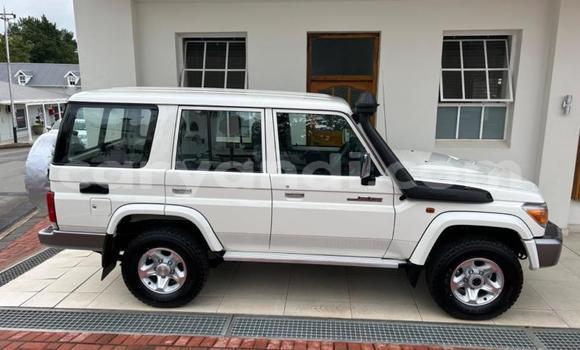 Acheter Occasion Voiture Toyota Land Cruiser Blanc à Lusaka, Zambie Acheter Occasion Voiture Toyota Land Cruiser Blanc à Lusaka, Zambie