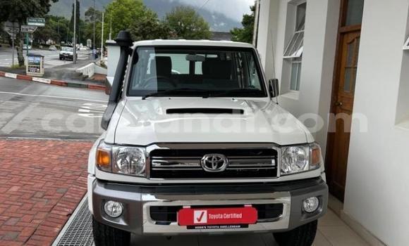 Acheter Occasion Voiture Toyota Land Cruiser Blanc à Lusaka, Zambie Acheter Occasion Voiture Toyota Land Cruiser Blanc à Lusaka, Zambie